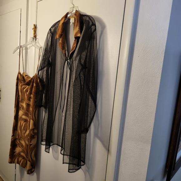 Fashion Gold 2 piece set. - Picture 5 of 7